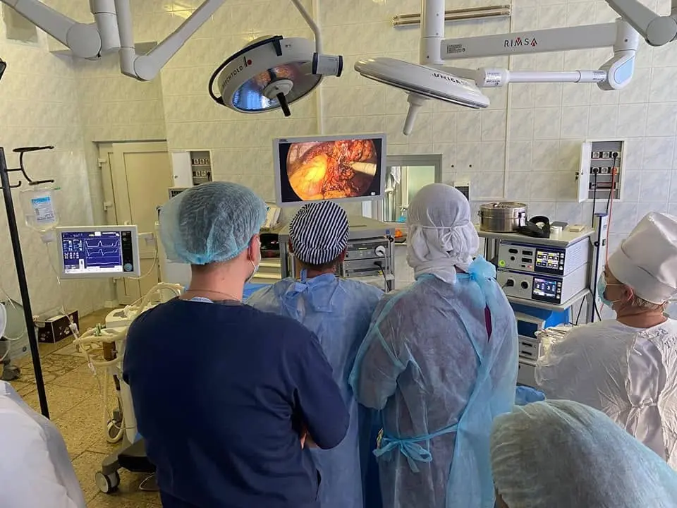 Вперше проведено білатеральну лапароскопічну нефректомію